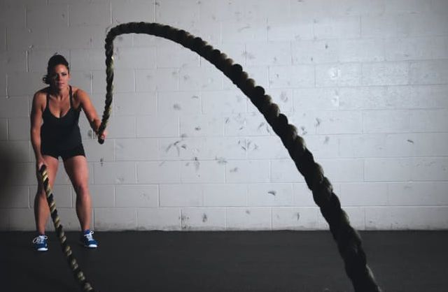 woman doing the ropes